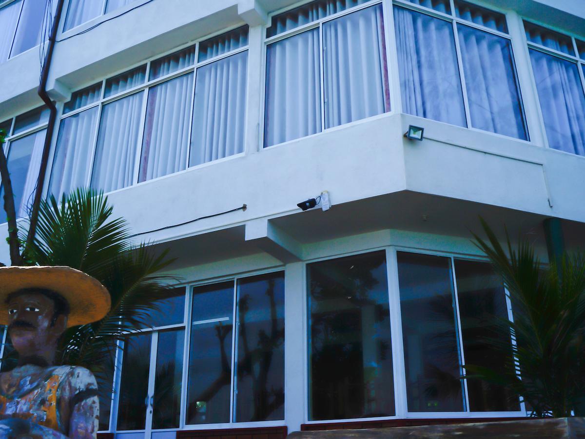 Sayurima Beach Hotel Ahangama Buitenkant foto