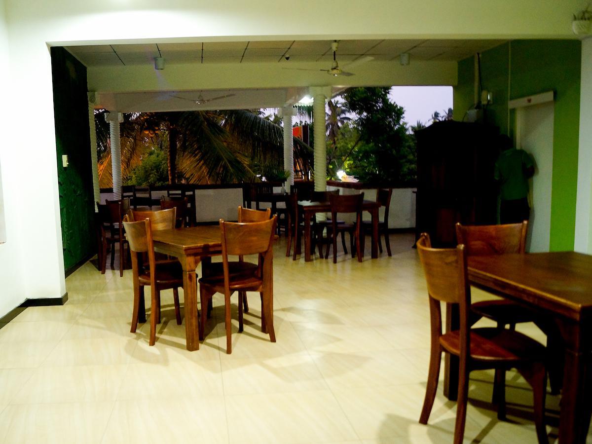 Sayurima Beach Hotel Ahangama Buitenkant foto