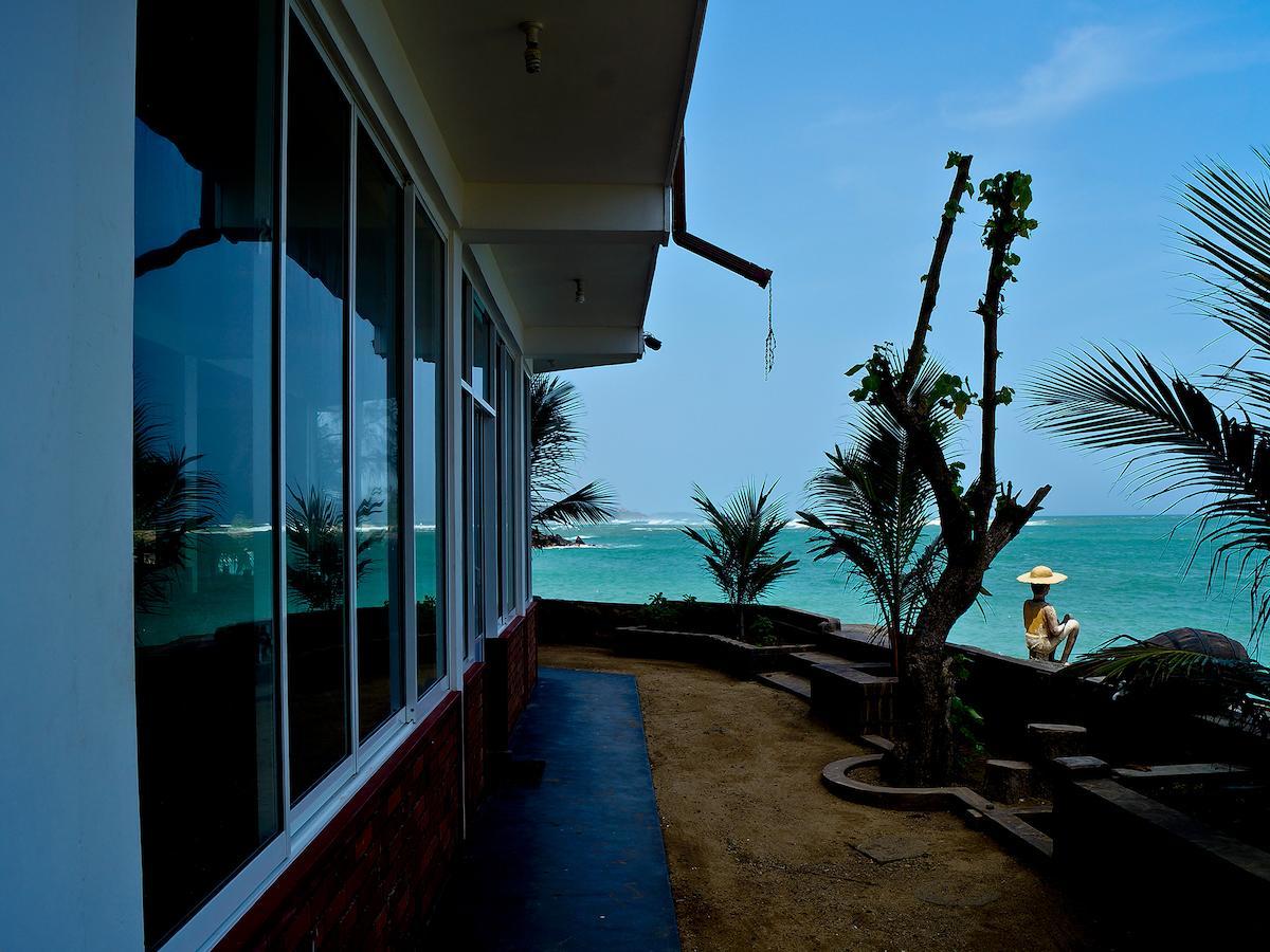 Sayurima Beach Hotel Ahangama Buitenkant foto