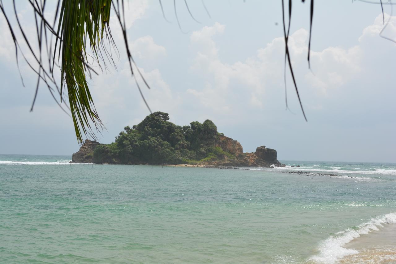 Sayurima Beach Hotel Ahangama Buitenkant foto