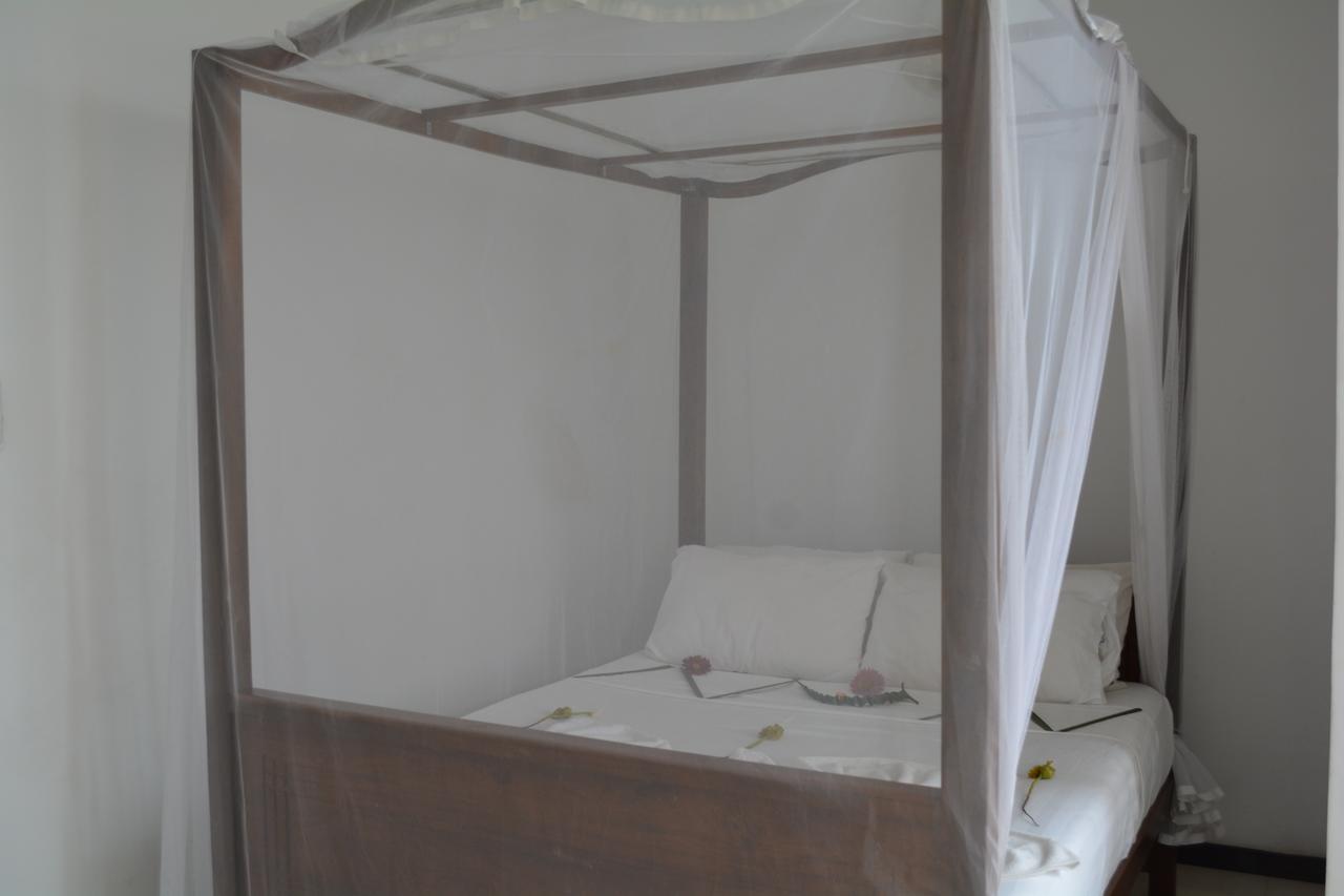 Sayurima Beach Hotel Ahangama Buitenkant foto
