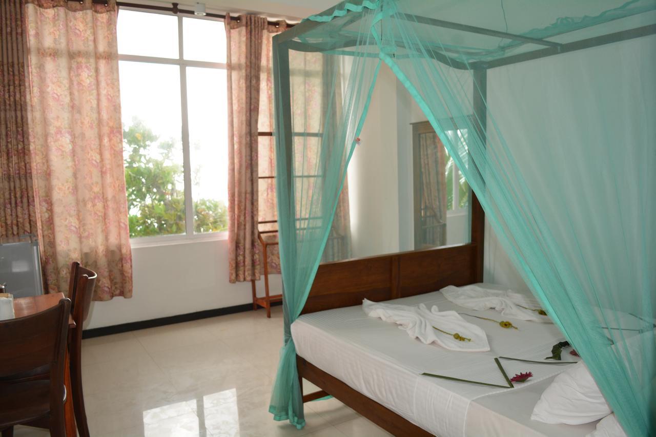 Sayurima Beach Hotel Ahangama Buitenkant foto