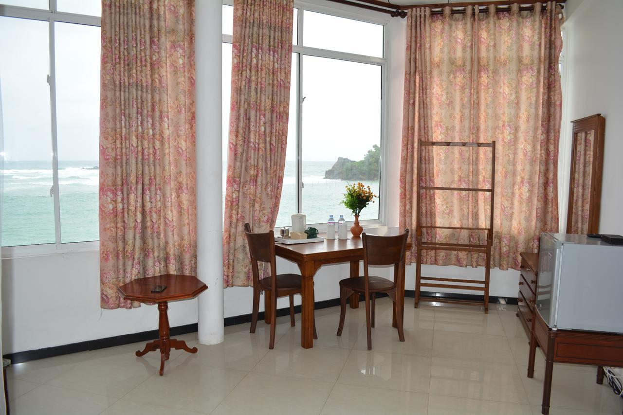 Sayurima Beach Hotel Ahangama Buitenkant foto