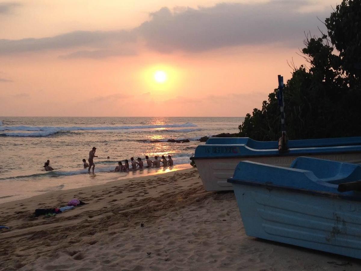 Sayurima Beach Hotel Ahangama Buitenkant foto