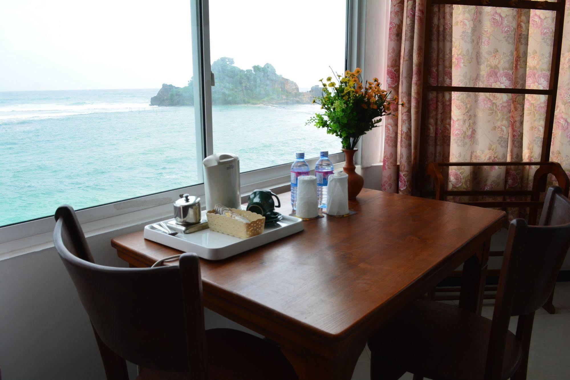 Sayurima Beach Hotel Ahangama Buitenkant foto