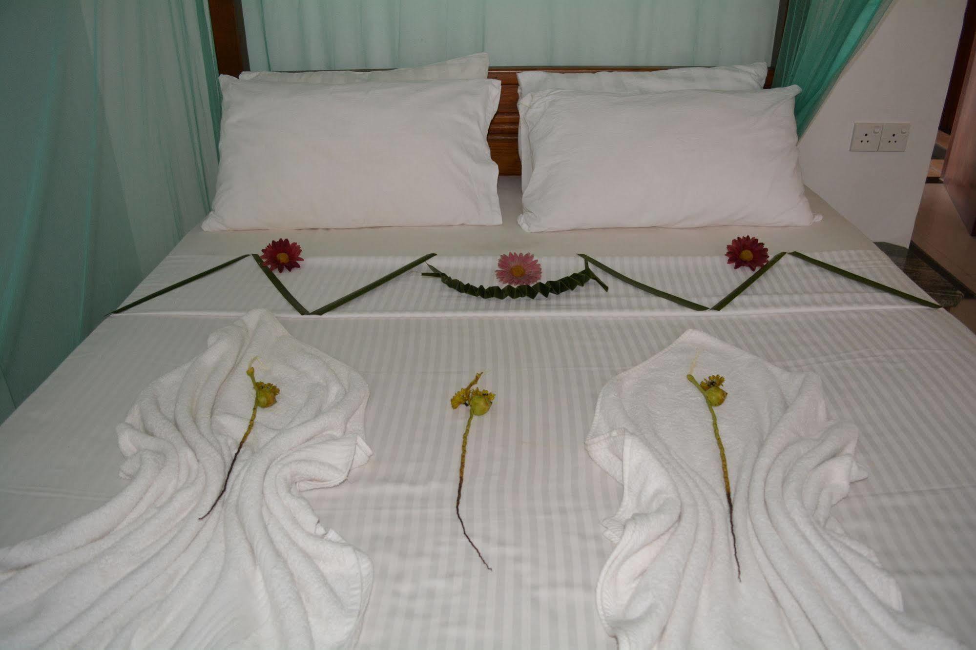 Sayurima Beach Hotel Ahangama Buitenkant foto