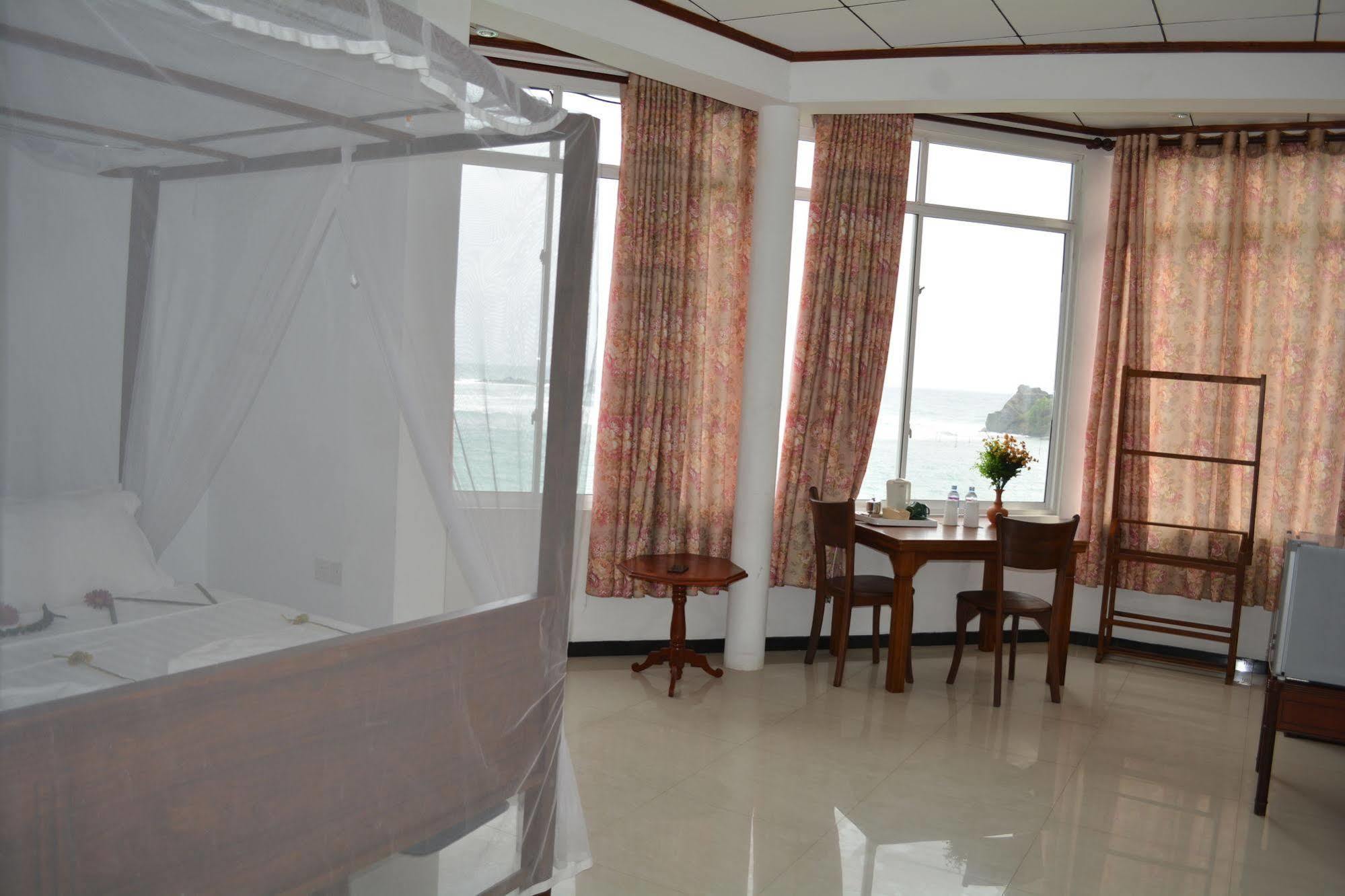 Sayurima Beach Hotel Ahangama Buitenkant foto