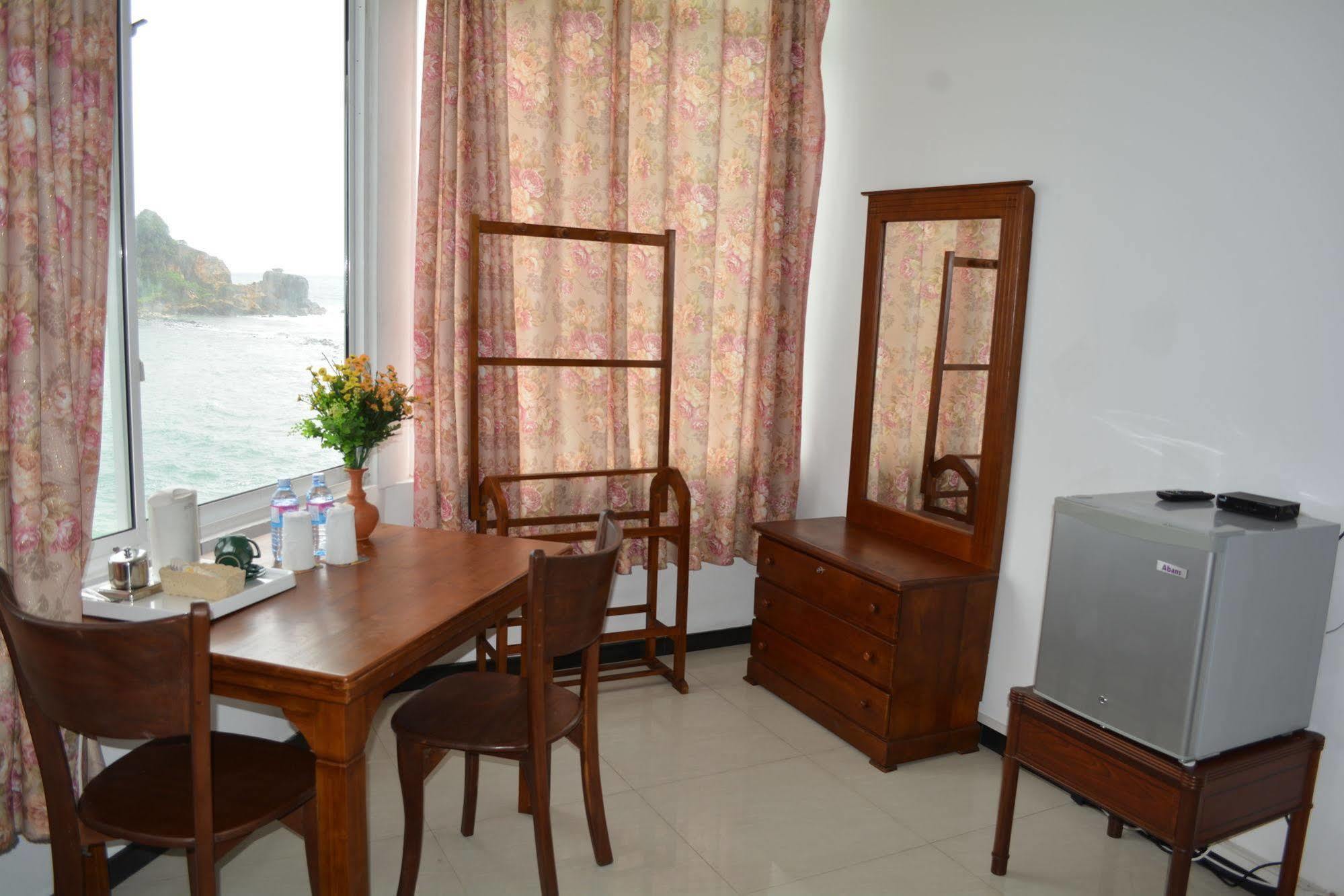 Sayurima Beach Hotel Ahangama Buitenkant foto