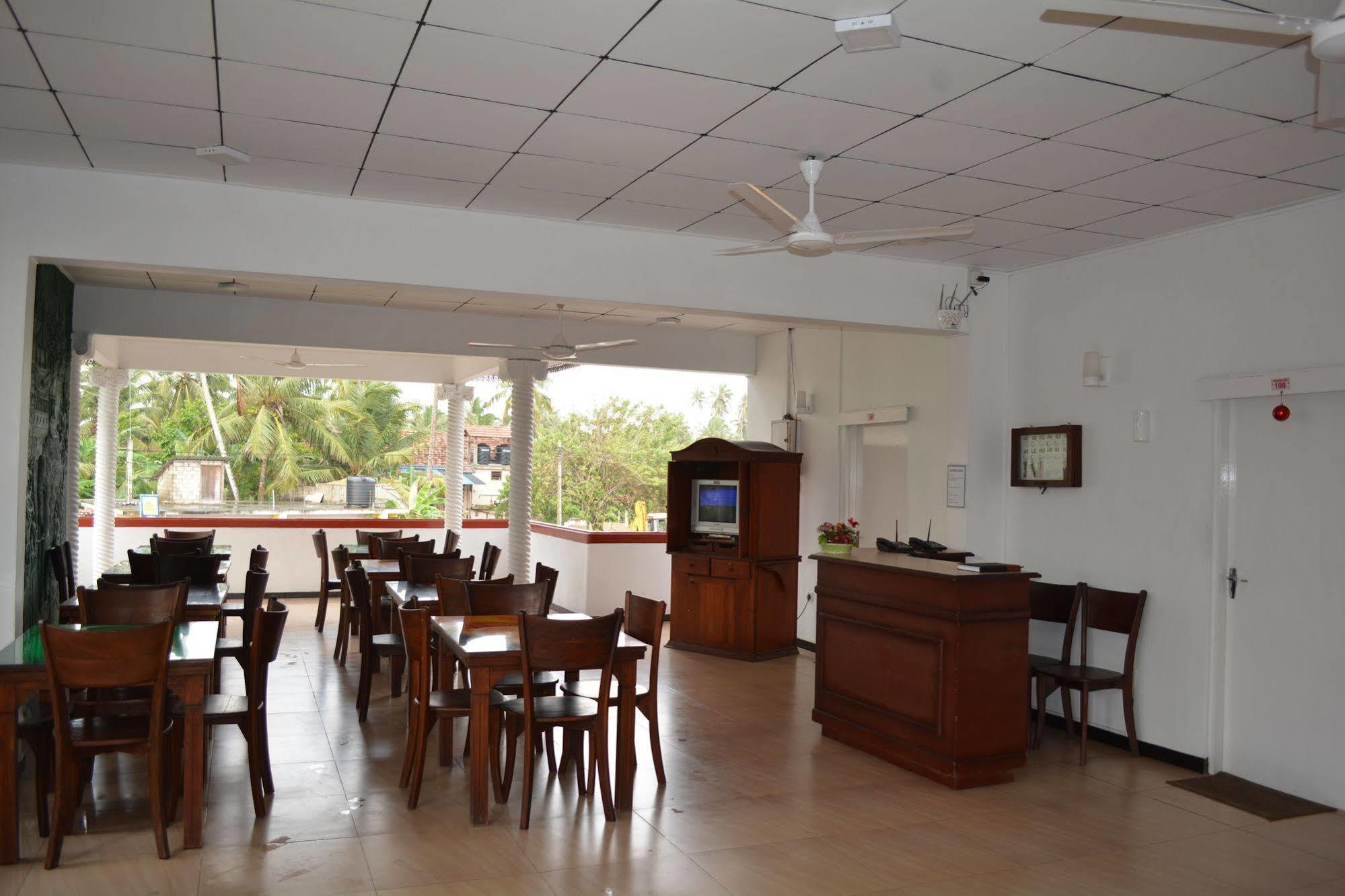 Sayurima Beach Hotel Ahangama Buitenkant foto