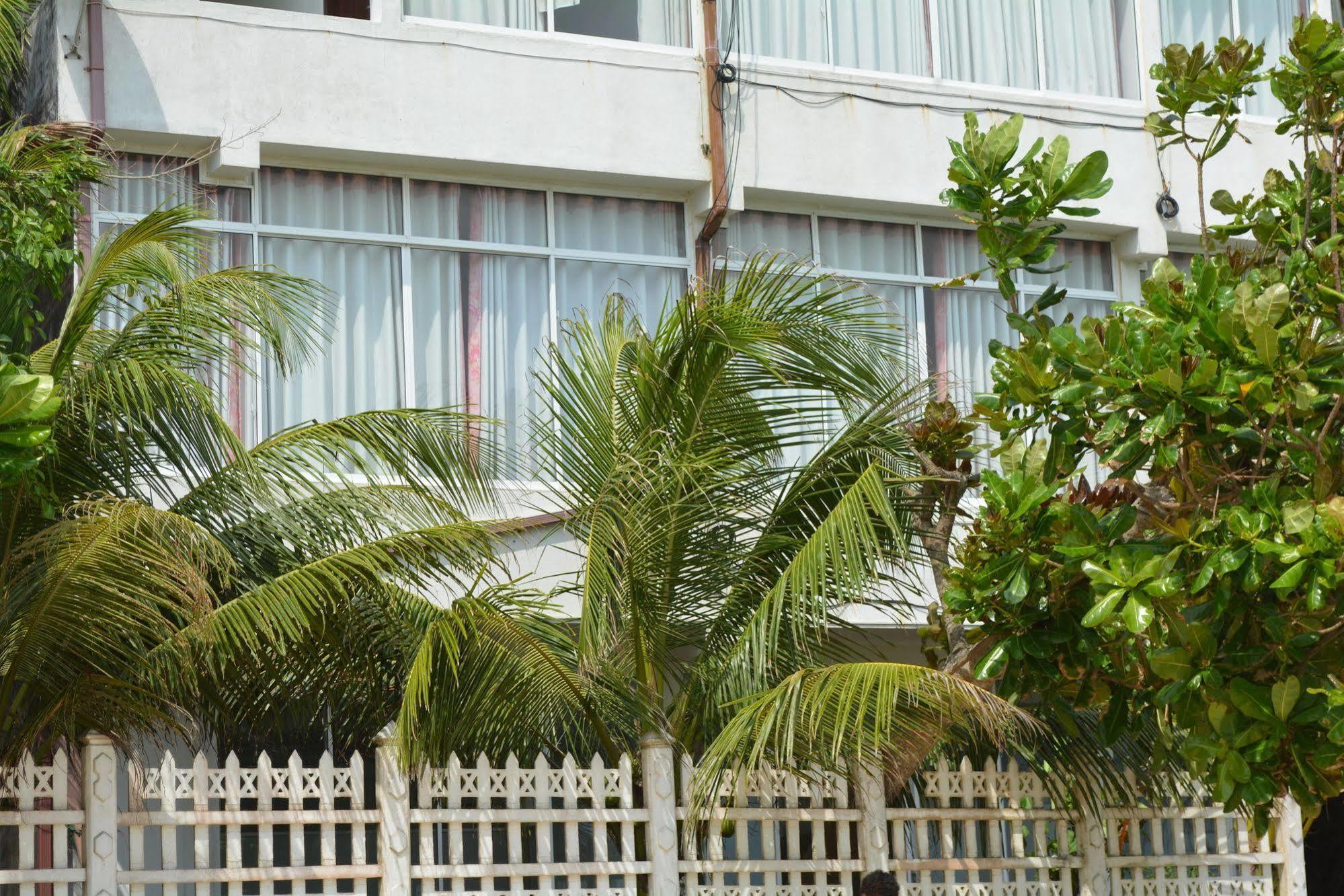 Sayurima Beach Hotel Ahangama Buitenkant foto