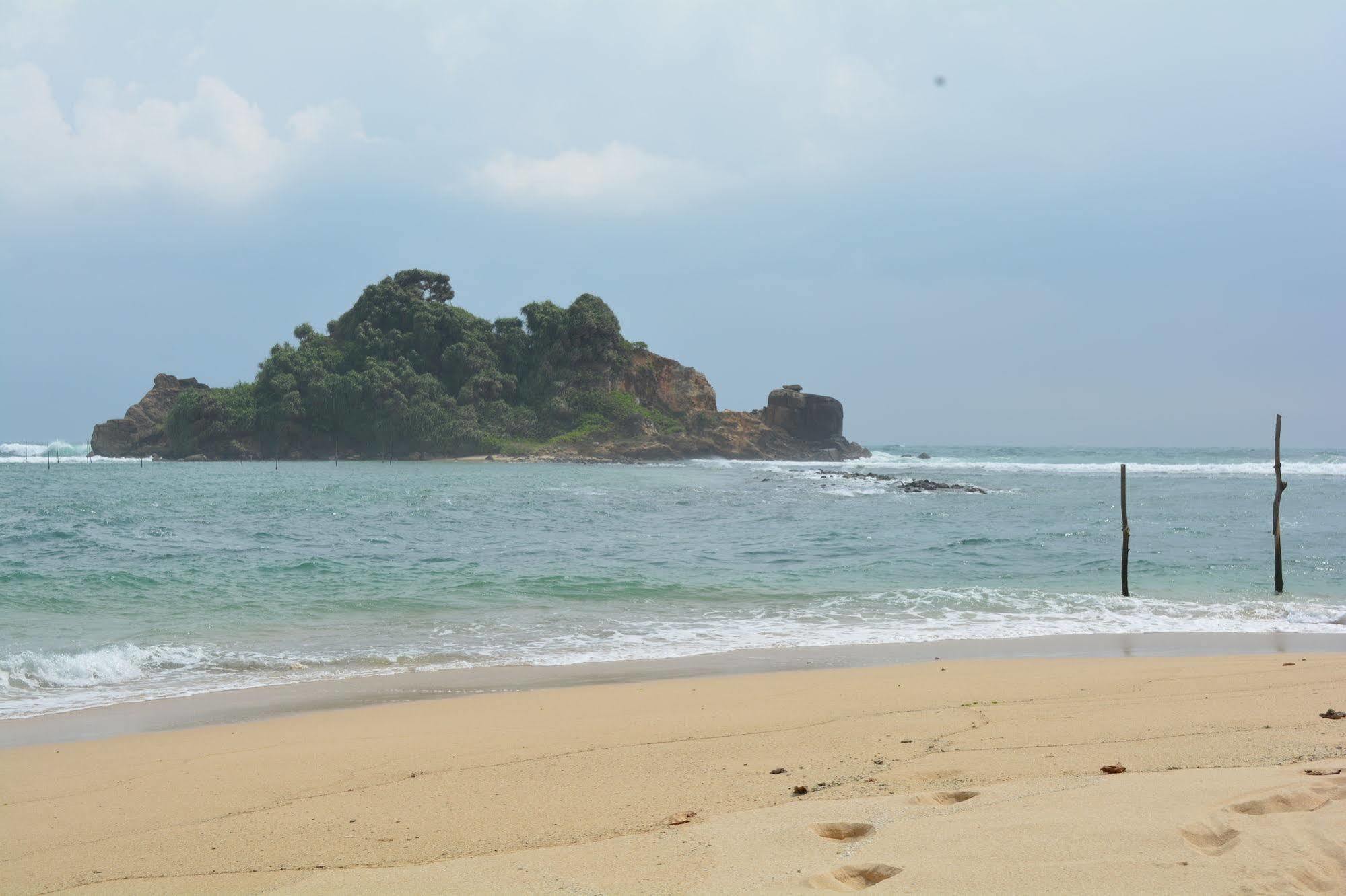 Sayurima Beach Hotel Ahangama Buitenkant foto