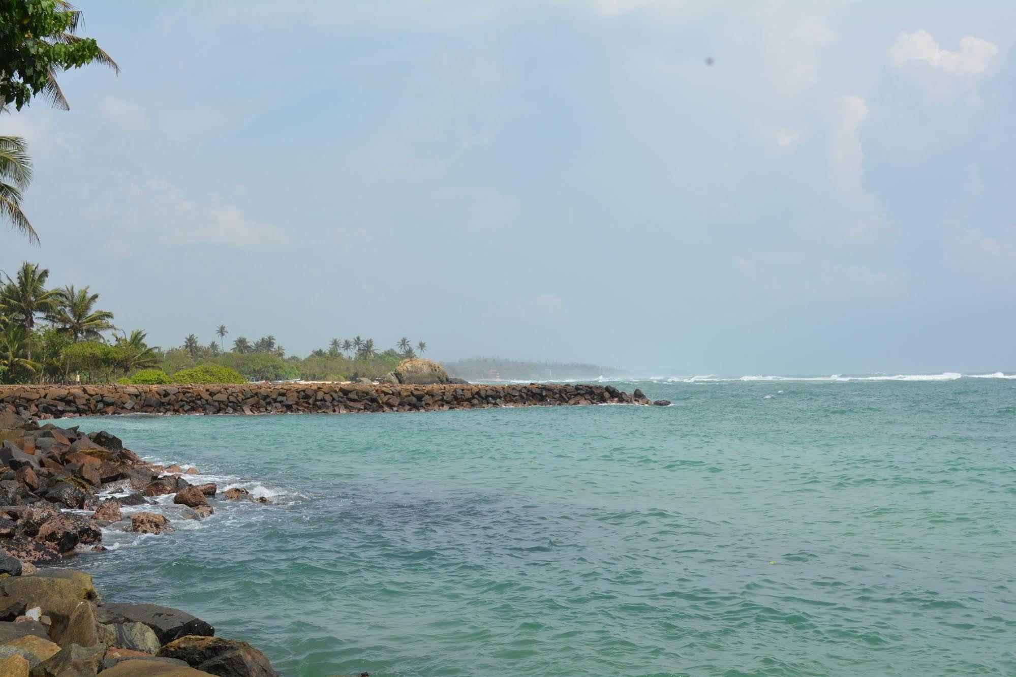 Sayurima Beach Hotel Ahangama Buitenkant foto