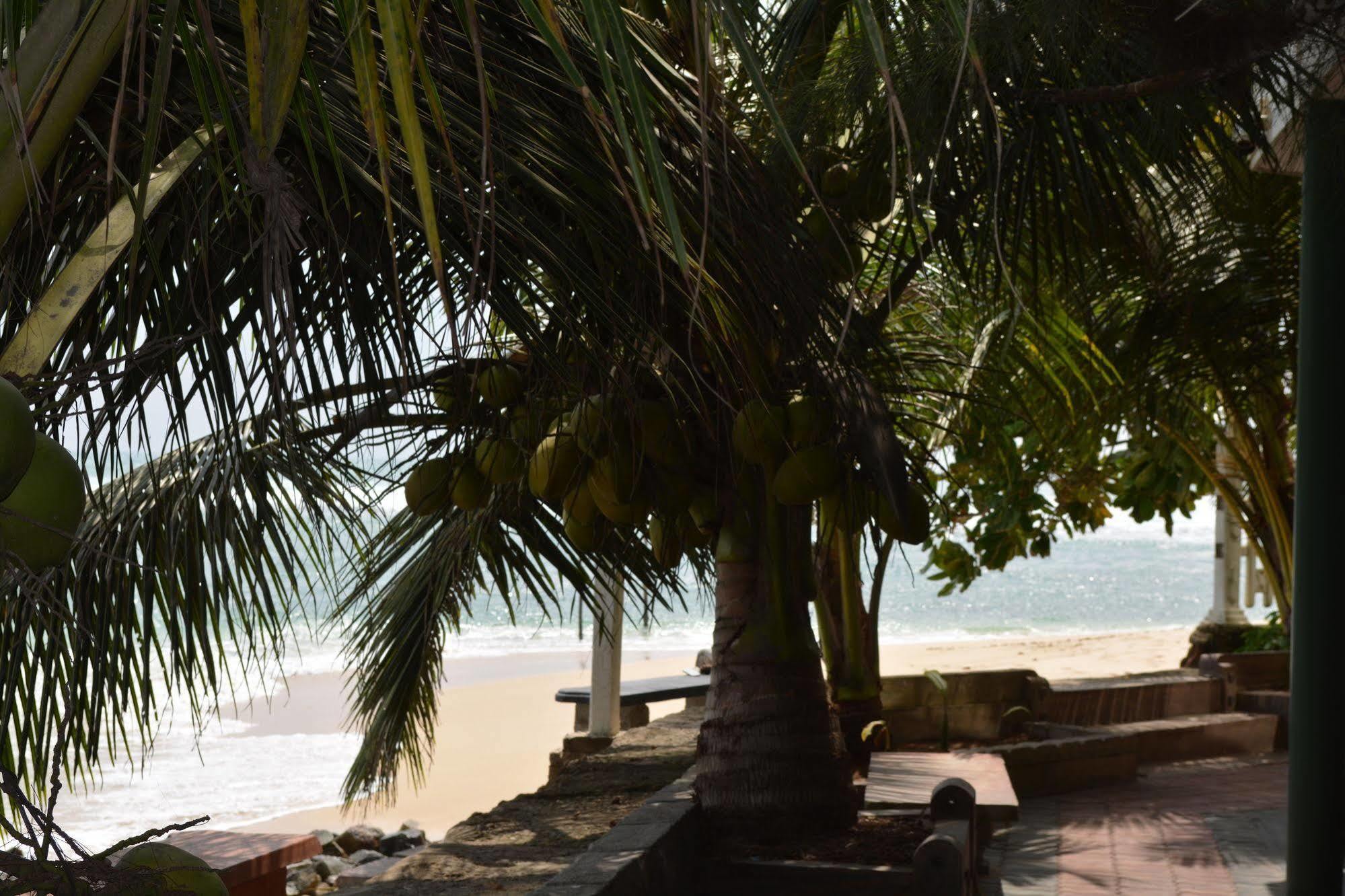 Sayurima Beach Hotel Ahangama Buitenkant foto