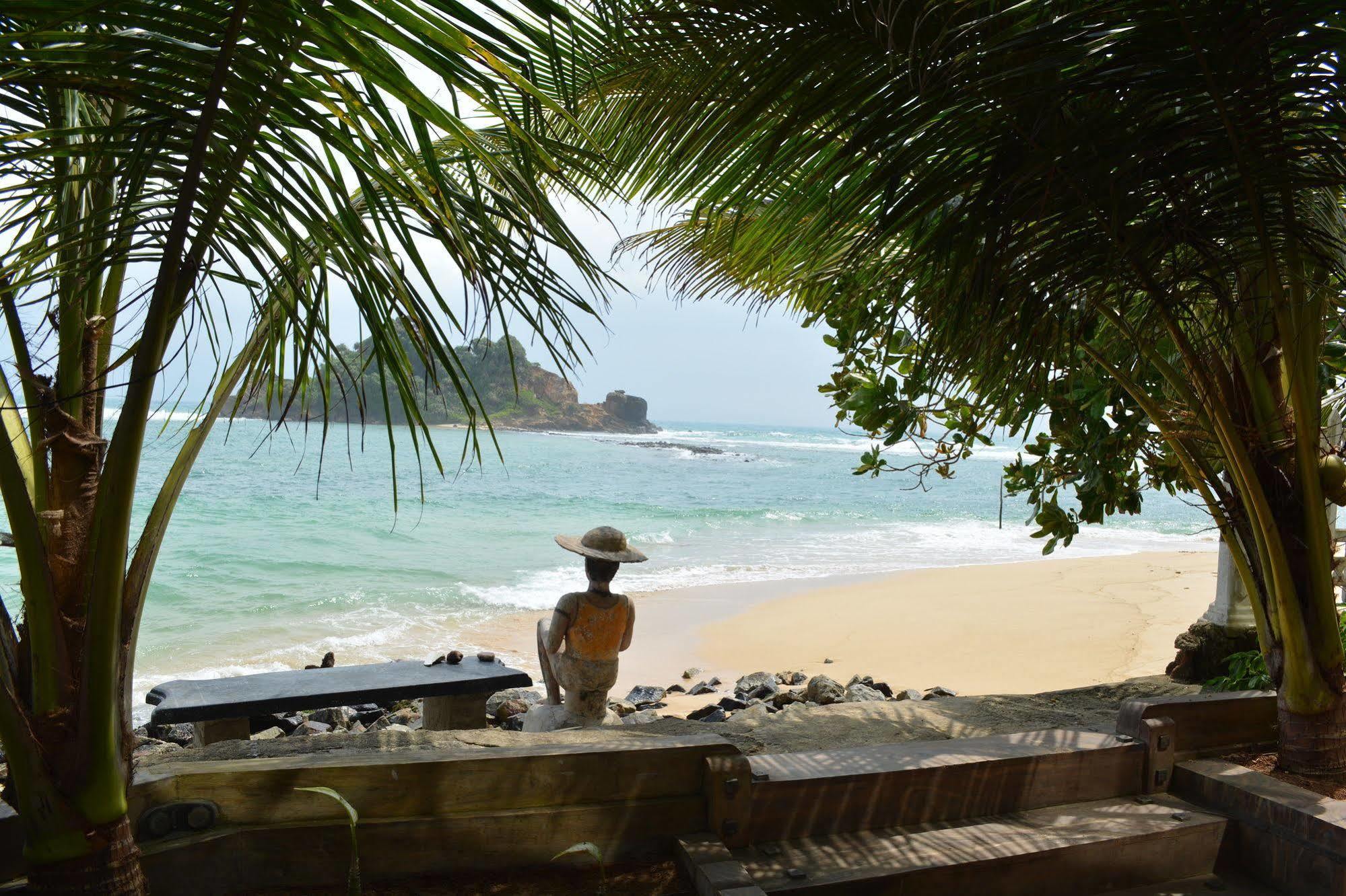 Sayurima Beach Hotel Ahangama Buitenkant foto
